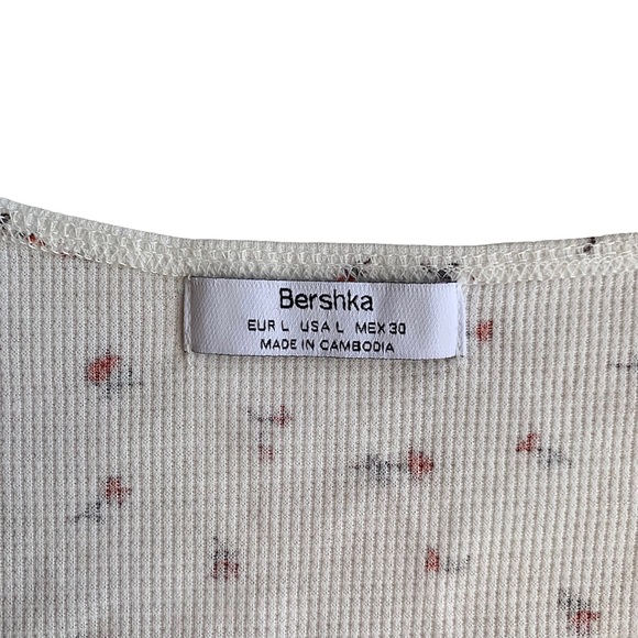 bershka floral print wrap top in white 💐 - Picture 3 of 9